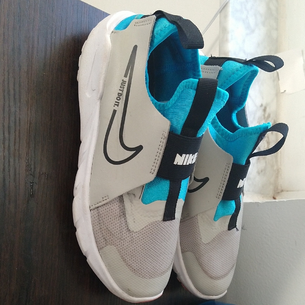 Nike Kids' Teal and Gray Sneakers